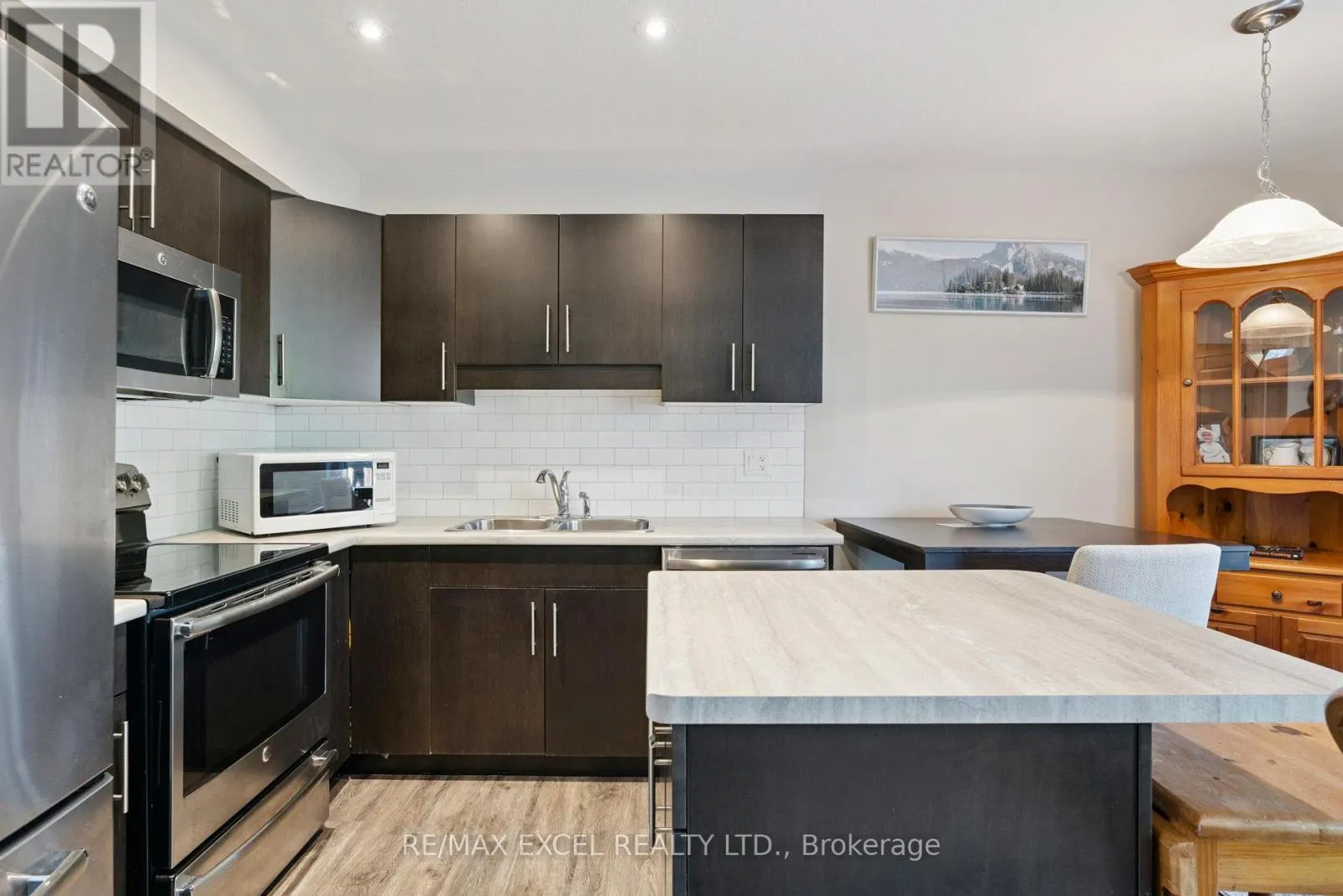 6401 SHAPTON CRESCENT