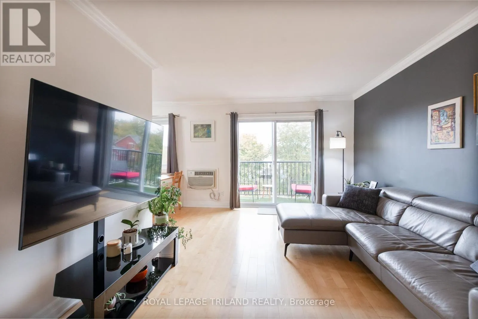 404 - 570 WILLIAM STREET, #404