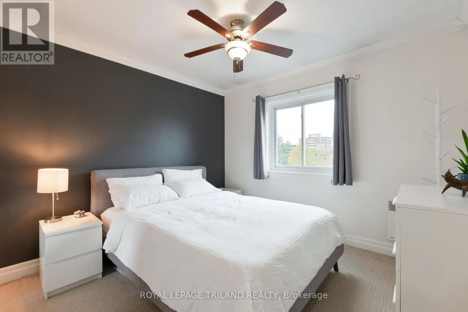 404 - 570 WILLIAM STREET, #404