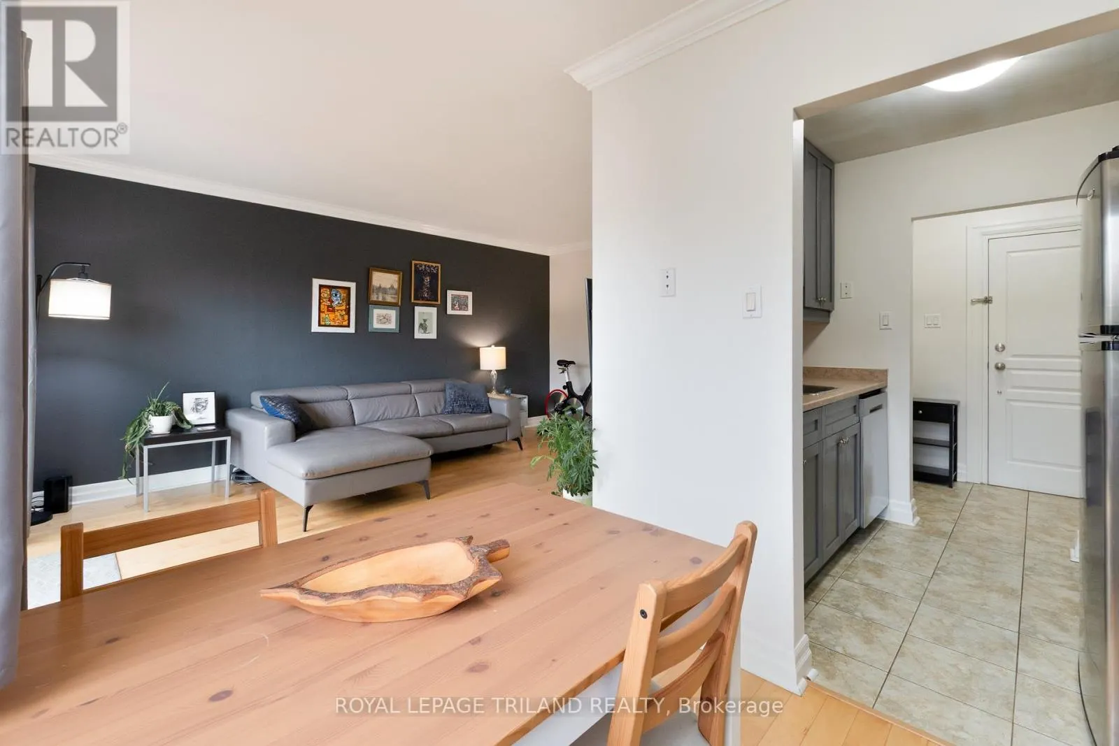 404 - 570 WILLIAM STREET, #404