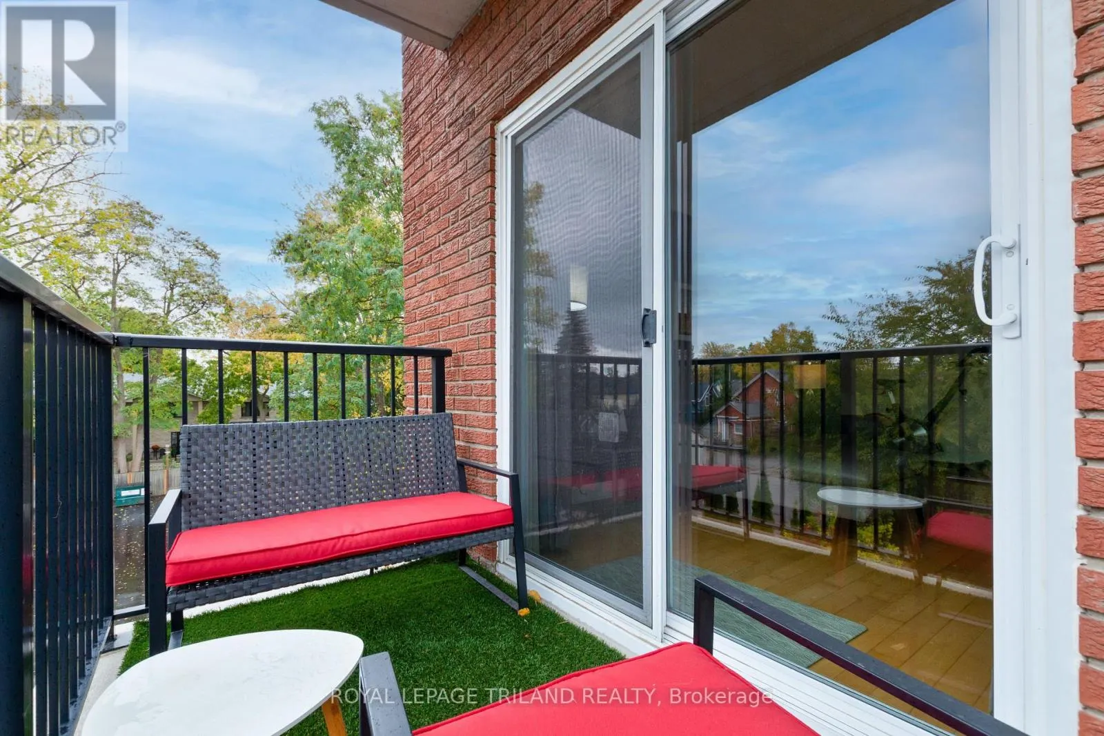 404 - 570 WILLIAM STREET, #404