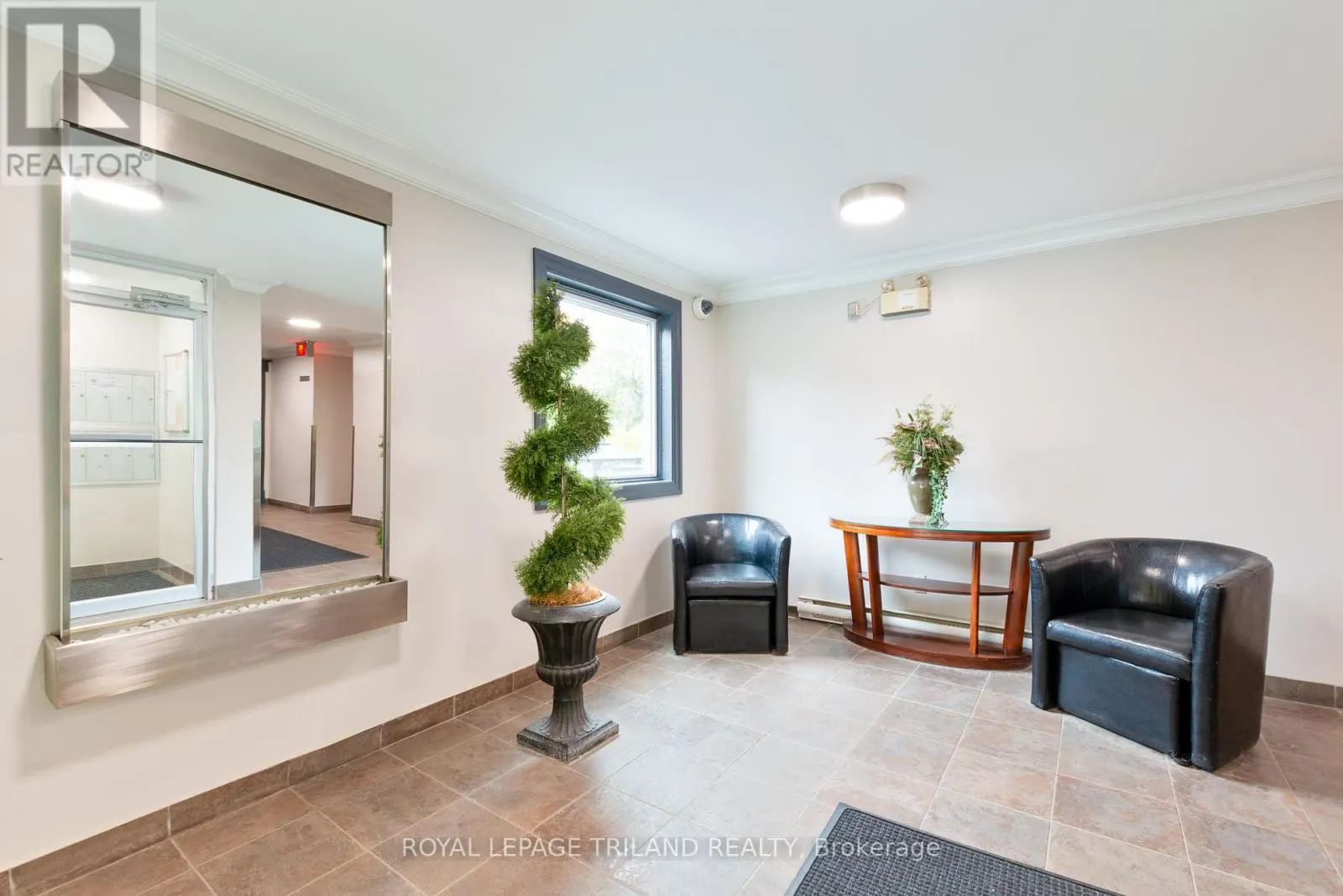 404 - 570 WILLIAM STREET, #404