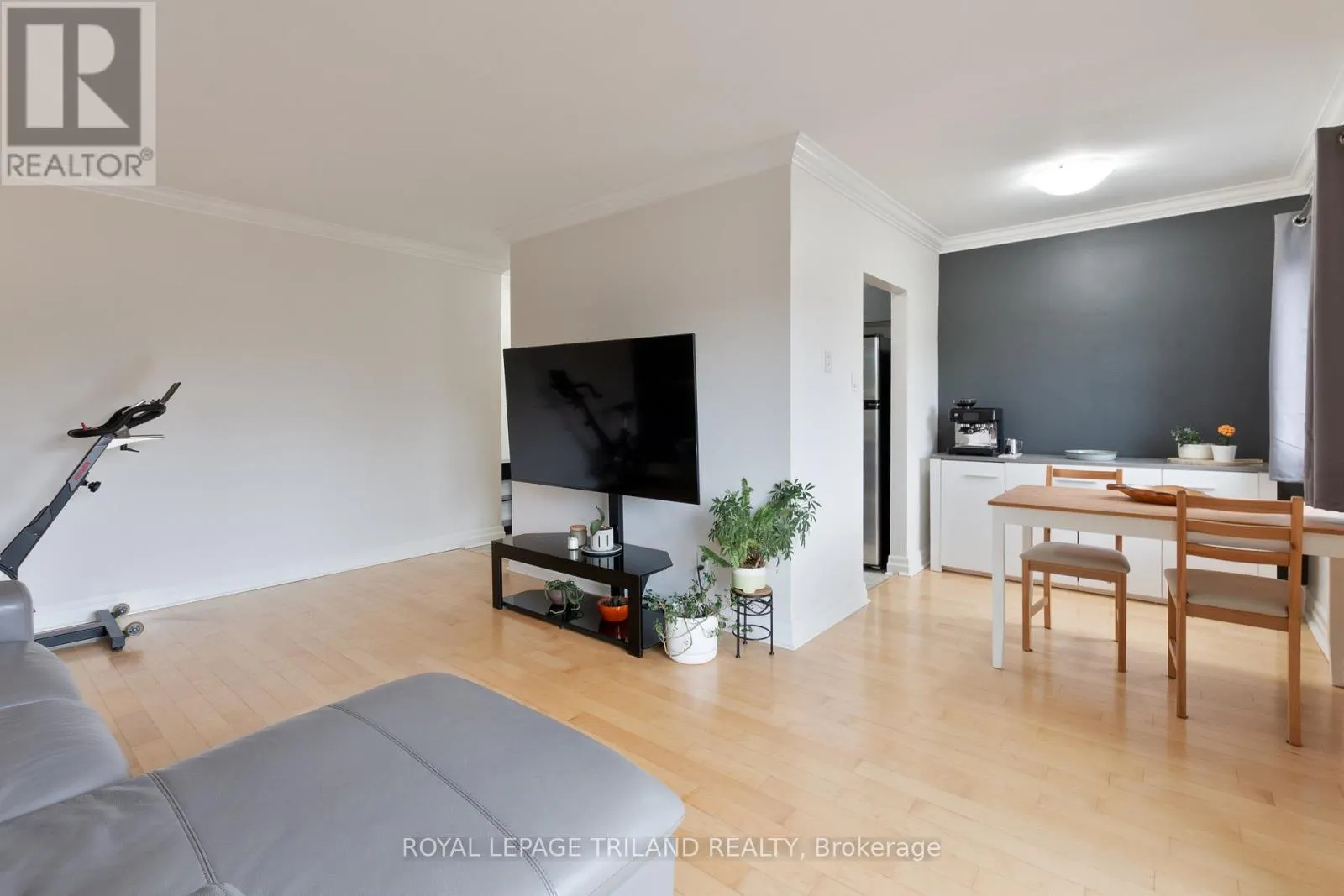 404 - 570 WILLIAM STREET, #404