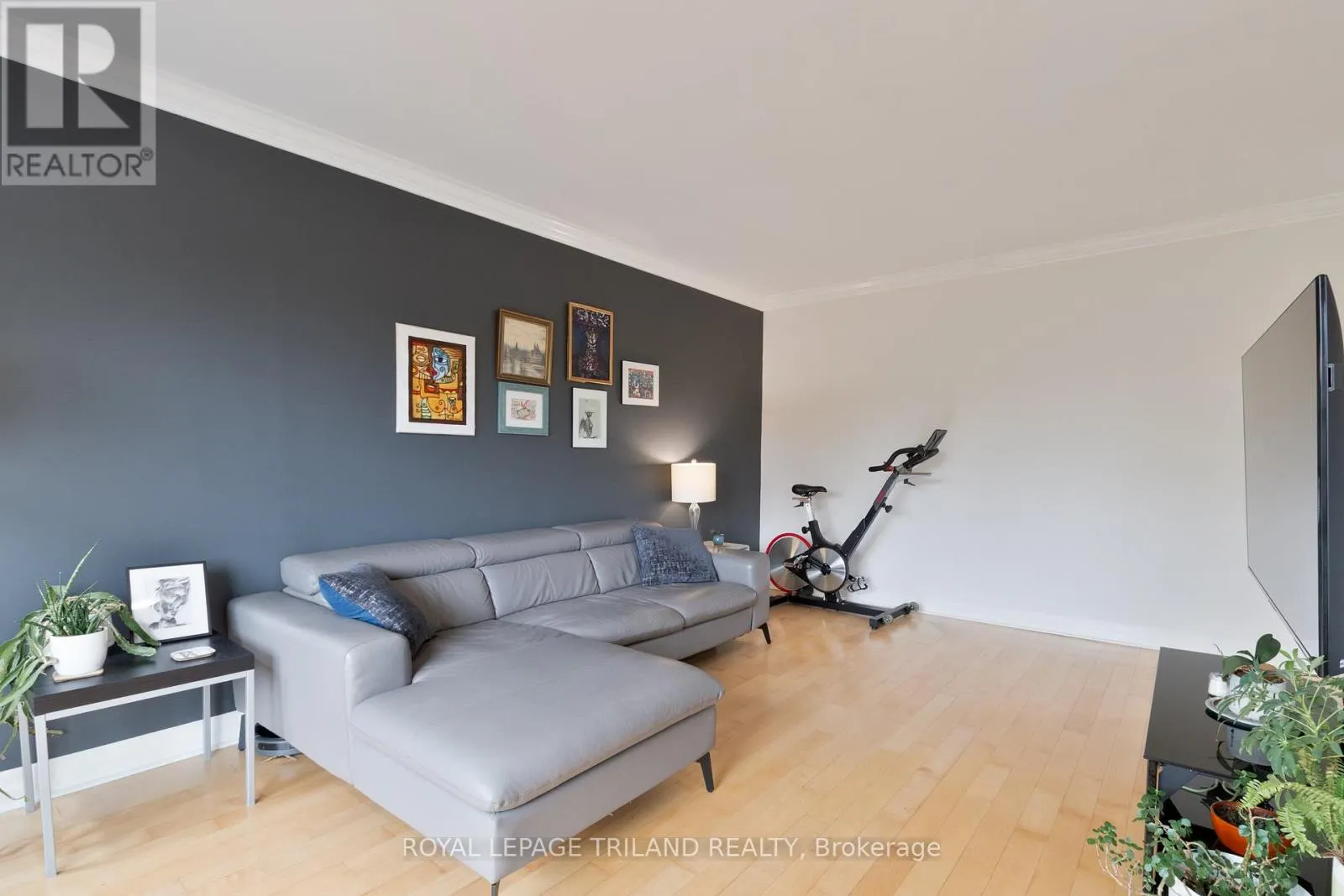 404 - 570 WILLIAM STREET, #404