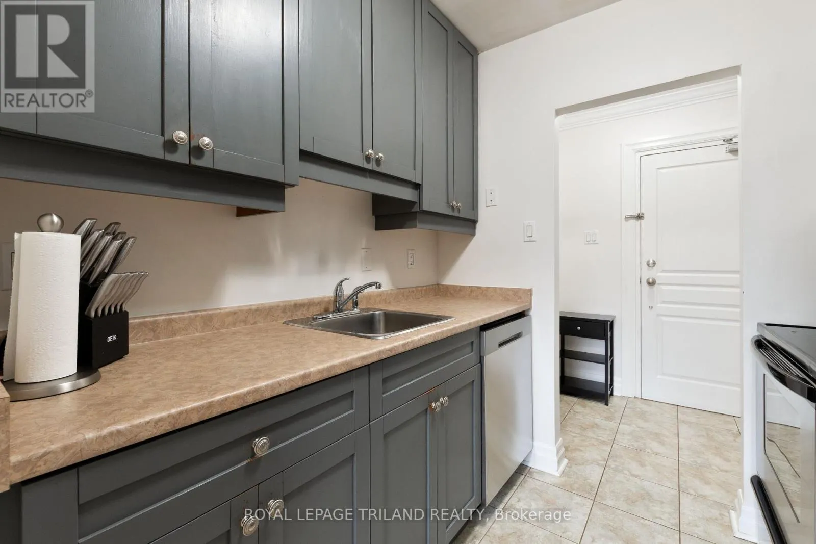 404 - 570 WILLIAM STREET, #404