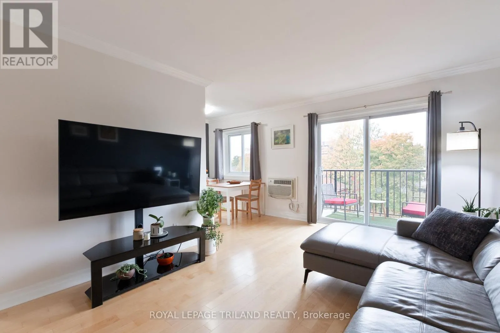 404 - 570 WILLIAM STREET, #404