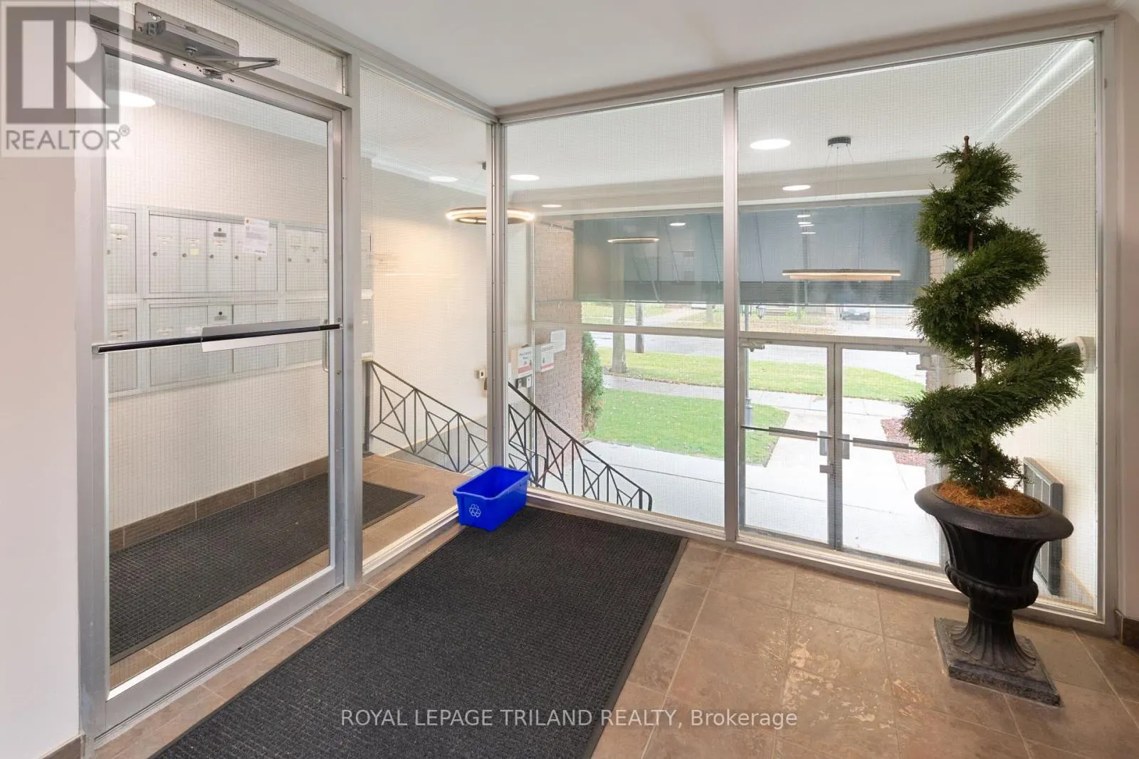 404 - 570 WILLIAM STREET, #404