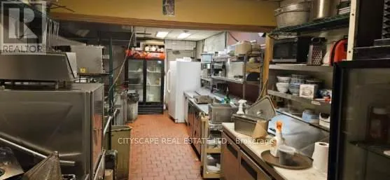 546 OUELLETTE AVENUE W