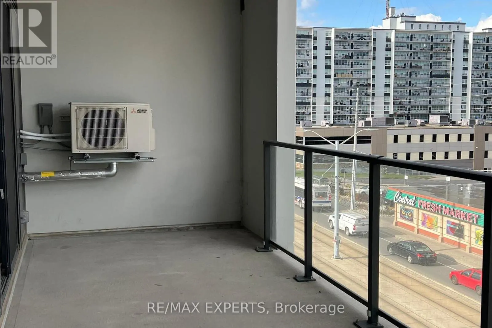 403 741 KING STREET W