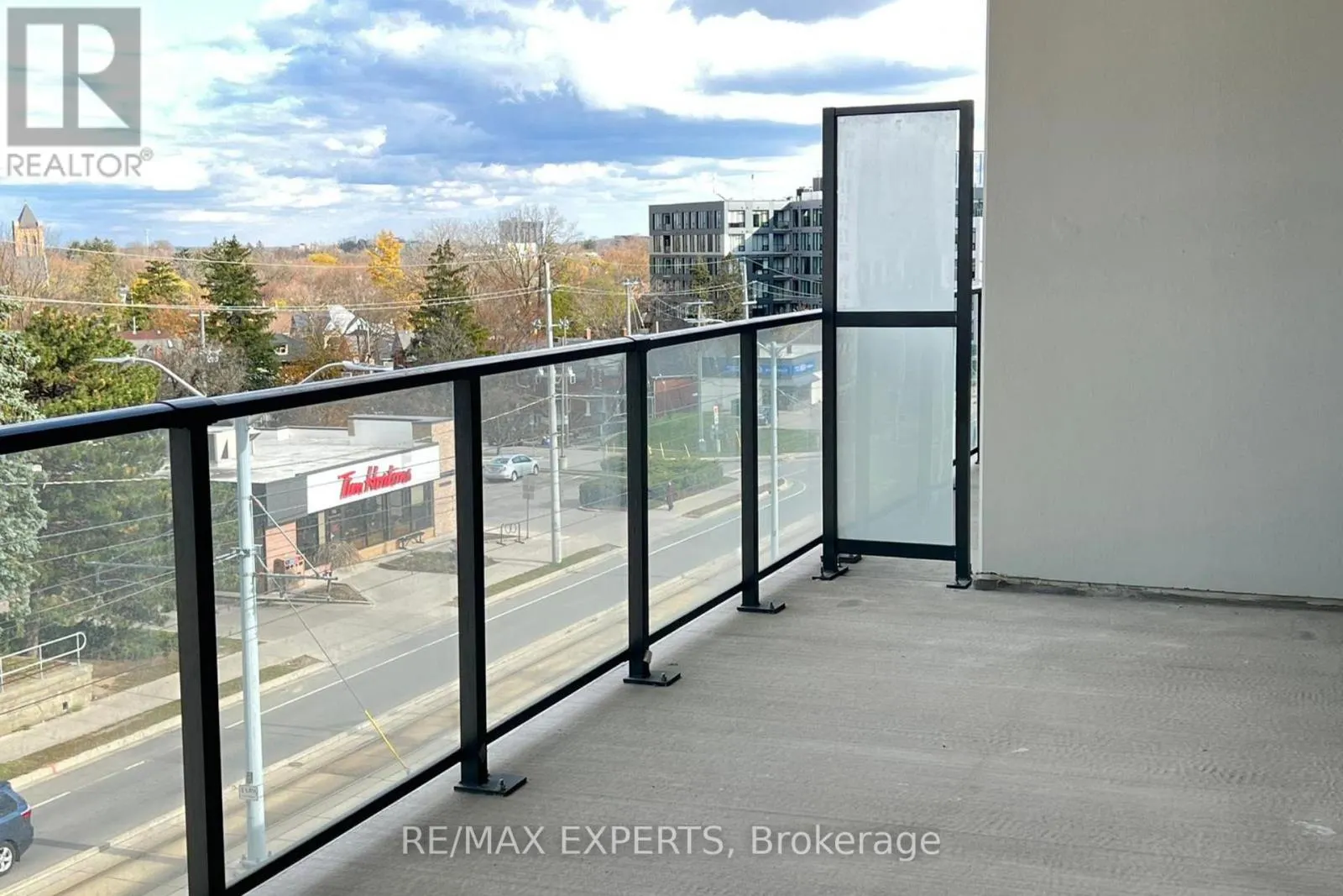 403 741 KING STREET W