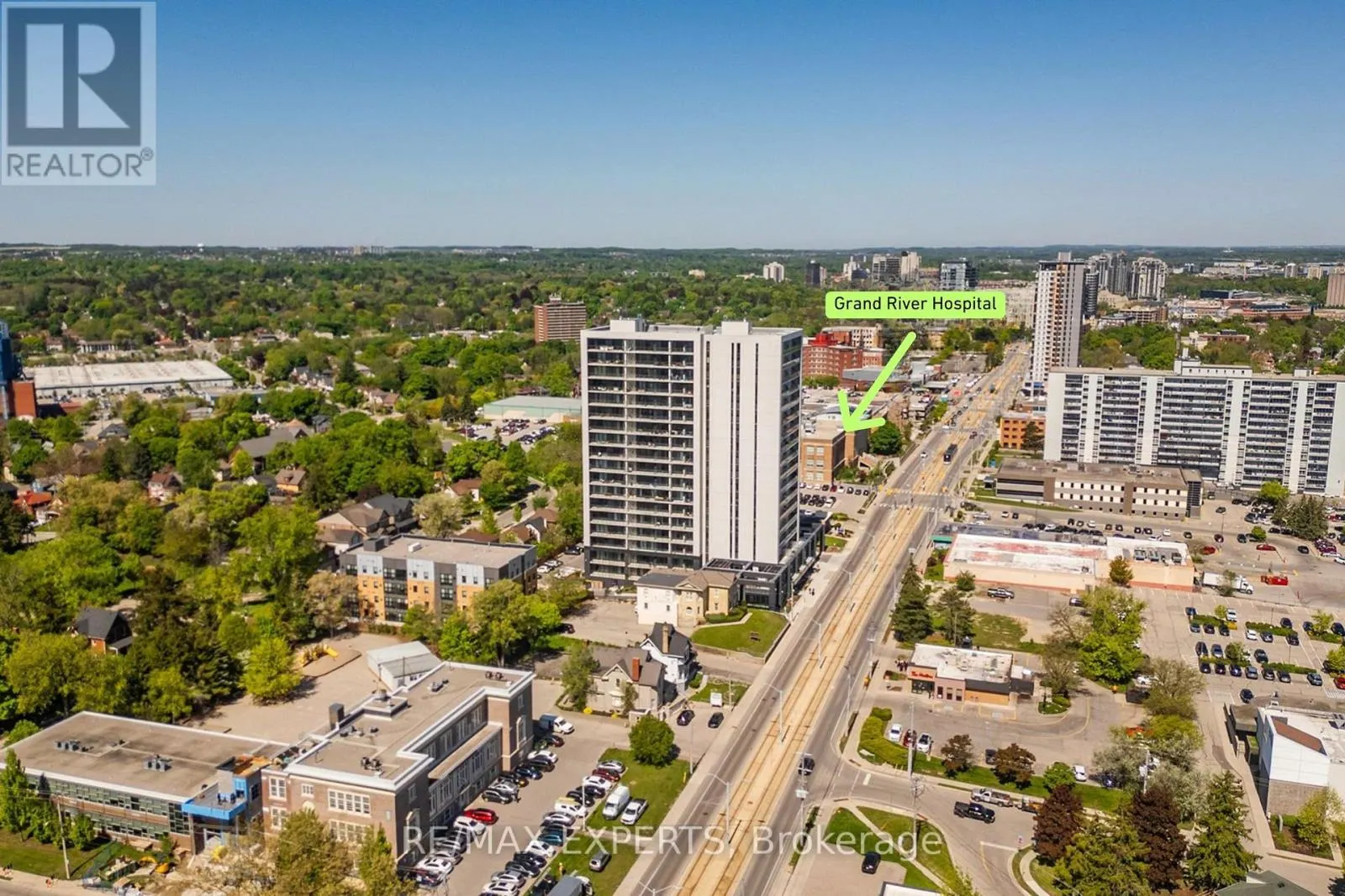 403 741 KING STREET W