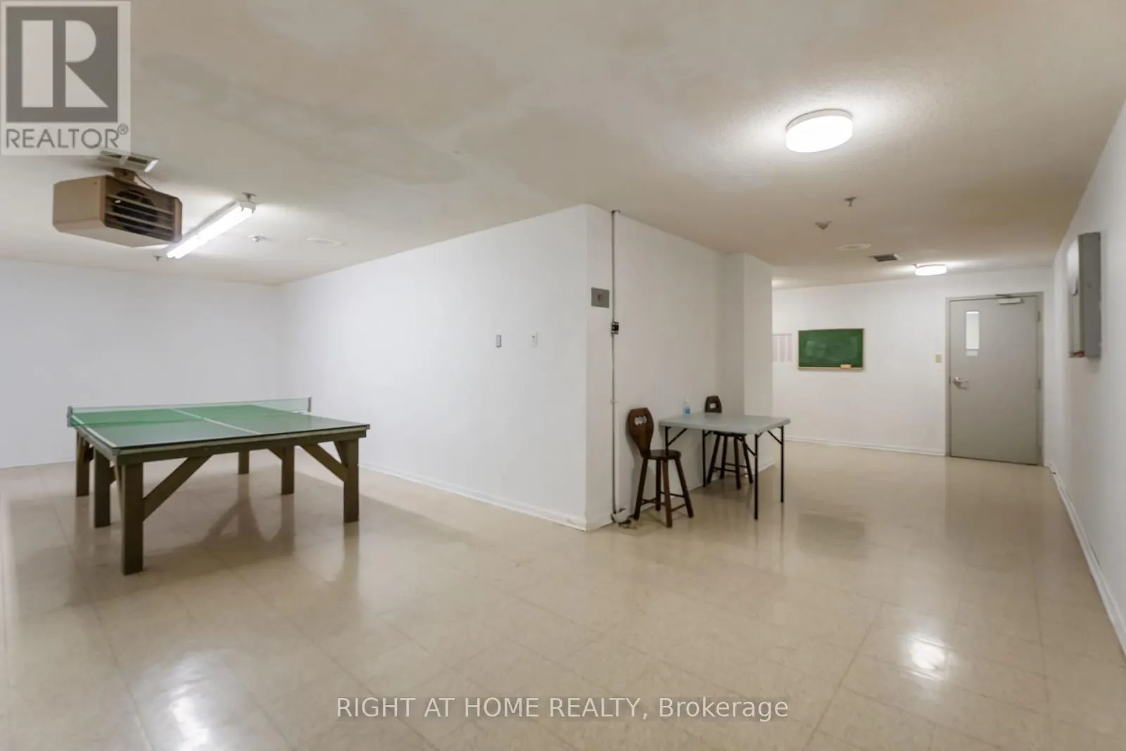 204 - 7 GALE CRESCENT