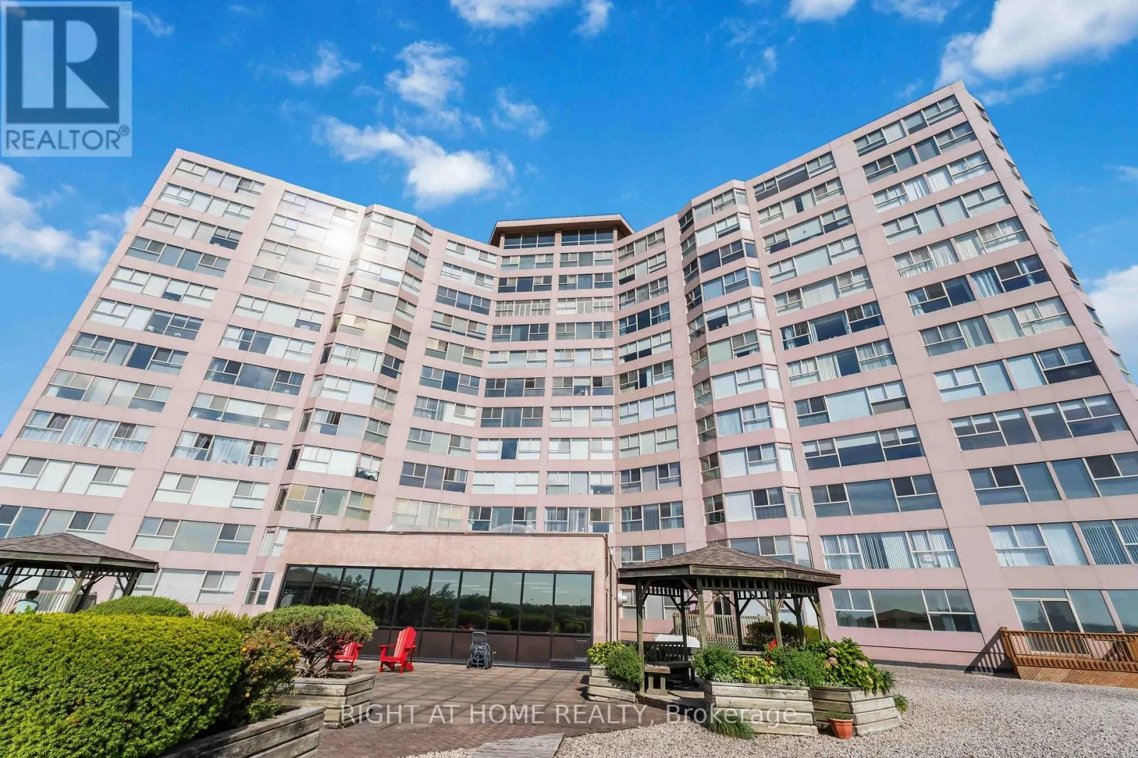 204 - 7 GALE CRESCENT