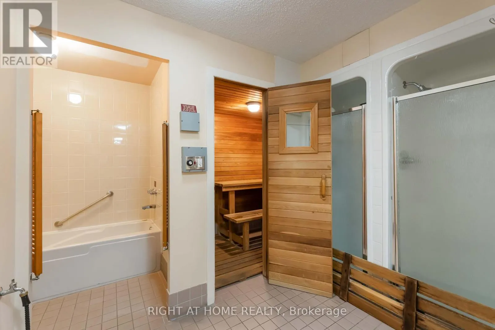 204 - 7 GALE CRESCENT