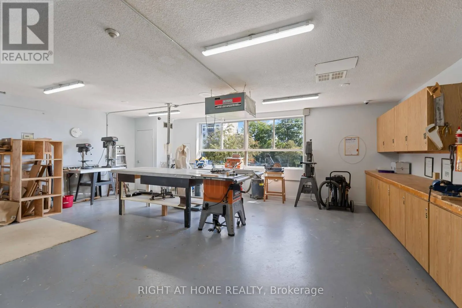 204 - 7 GALE CRESCENT