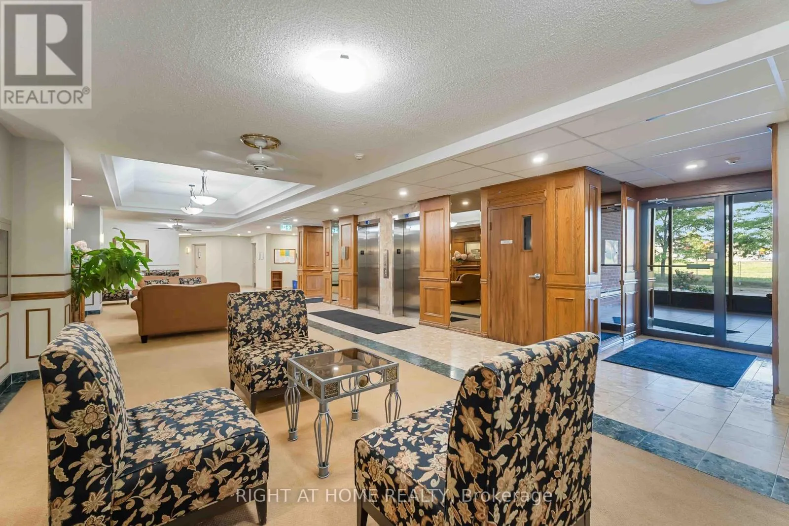 204 - 7 GALE CRESCENT