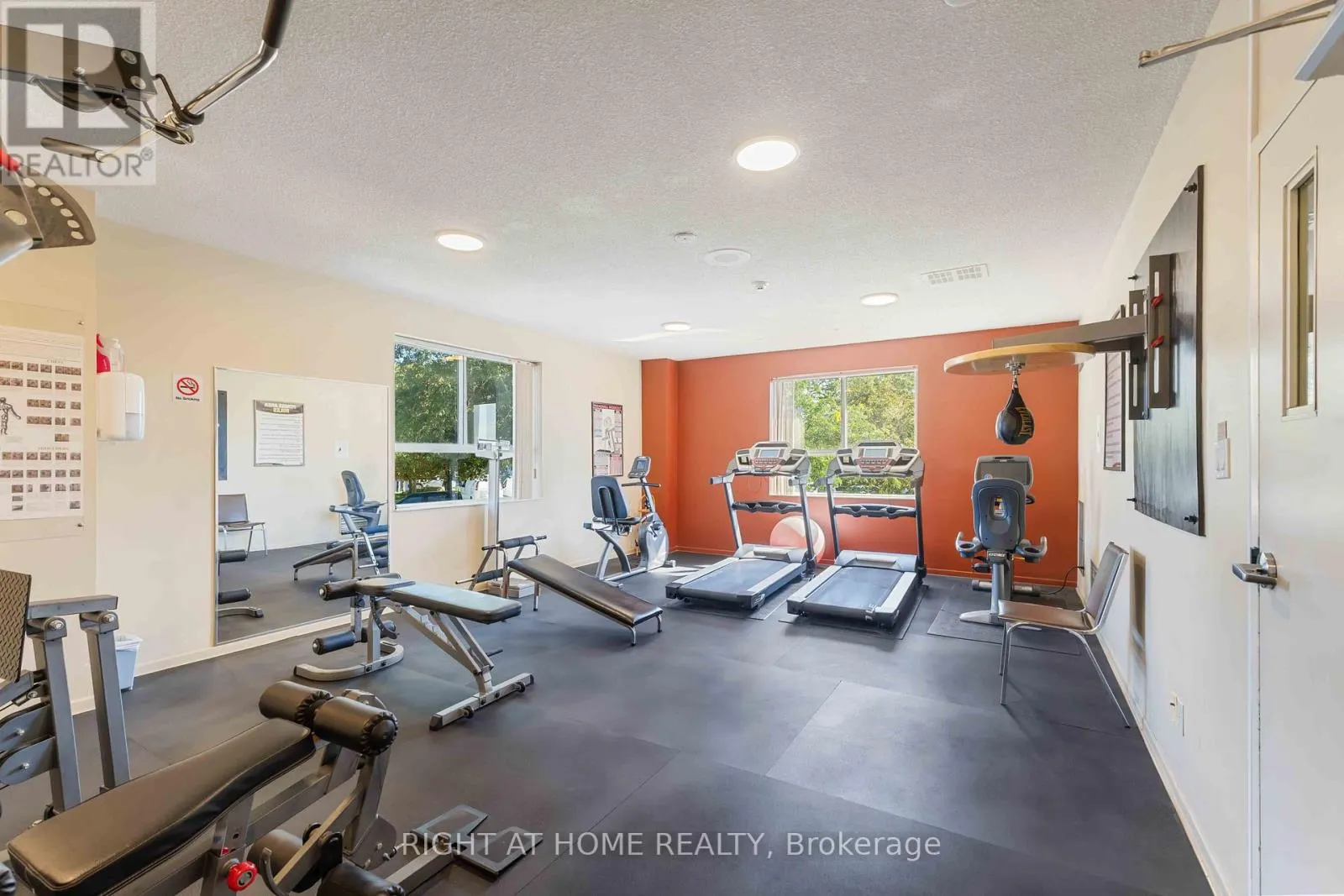 204 - 7 GALE CRESCENT