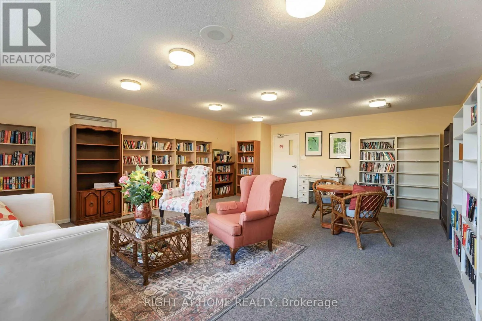 204 - 7 GALE CRESCENT