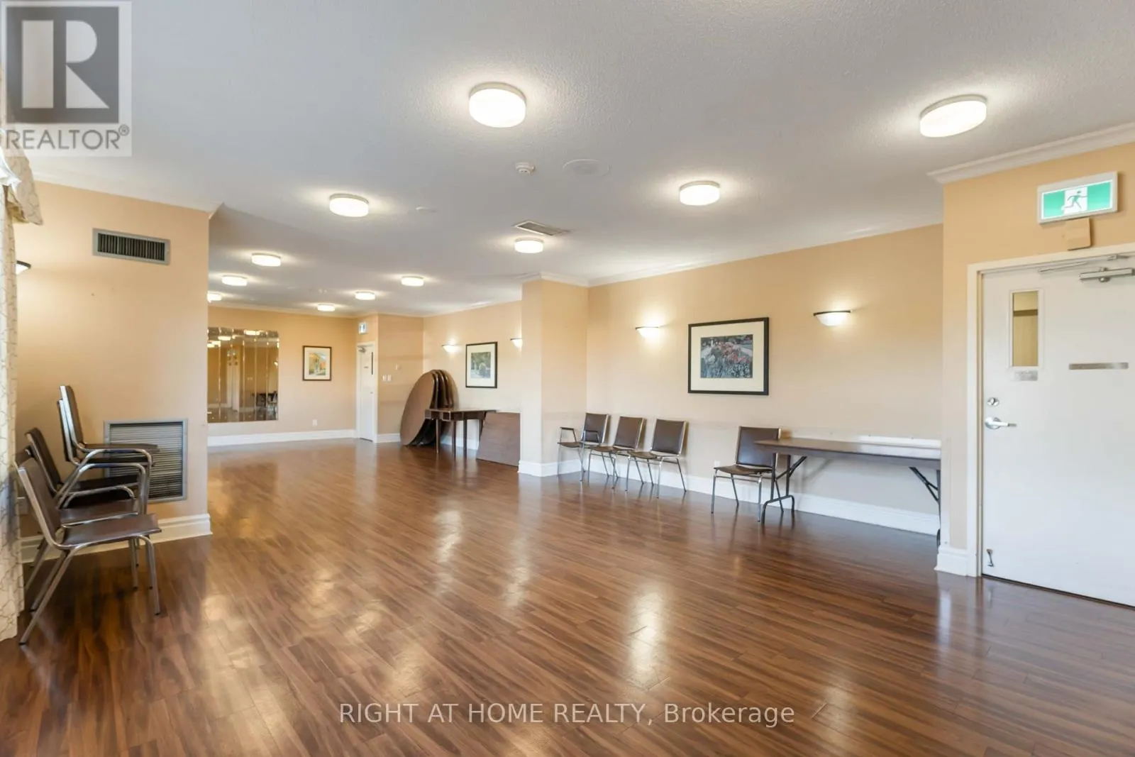 204 - 7 GALE CRESCENT