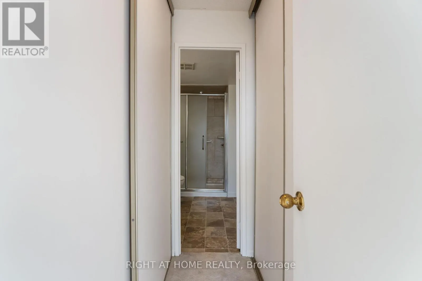 204 - 7 GALE CRESCENT