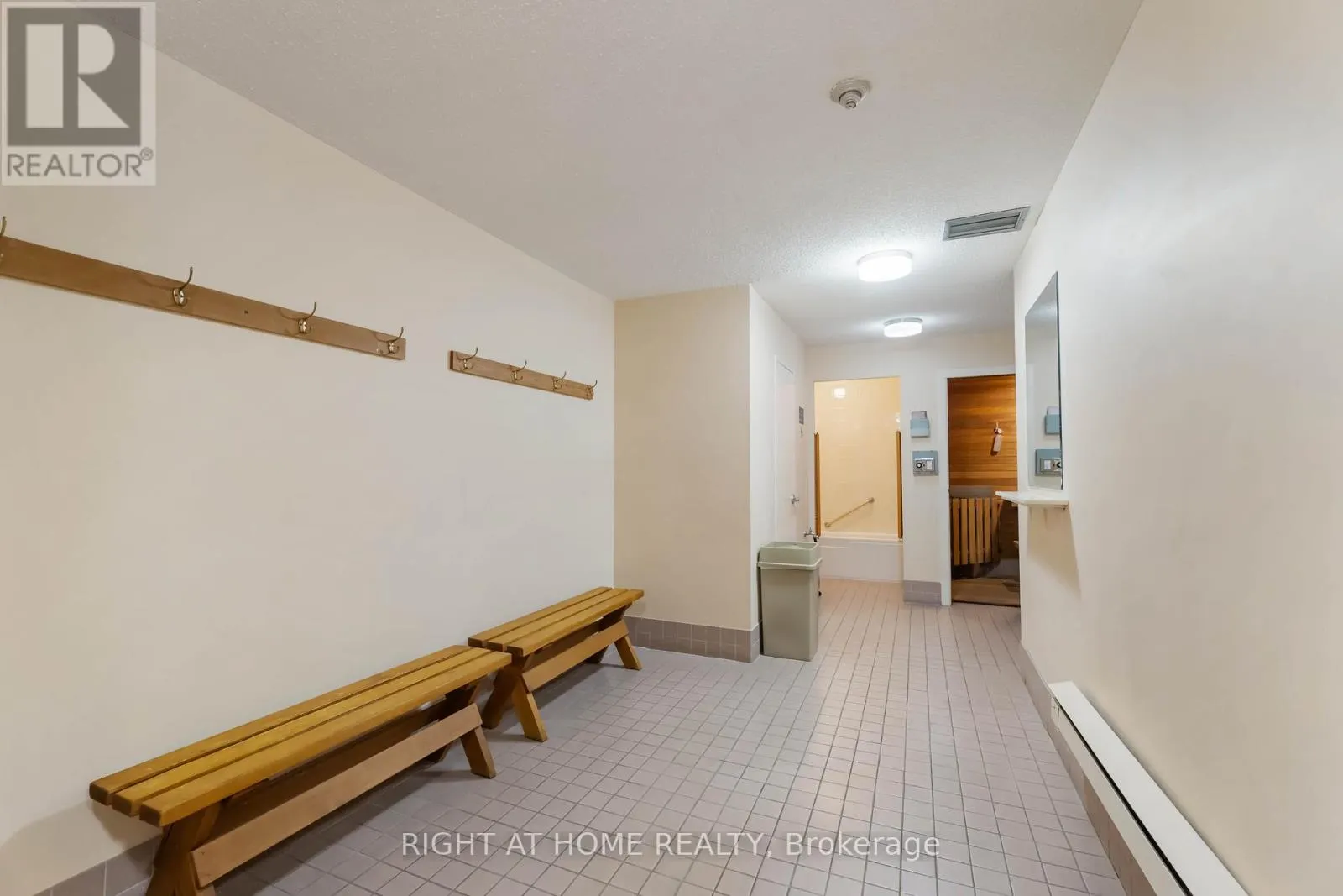 204 - 7 GALE CRESCENT