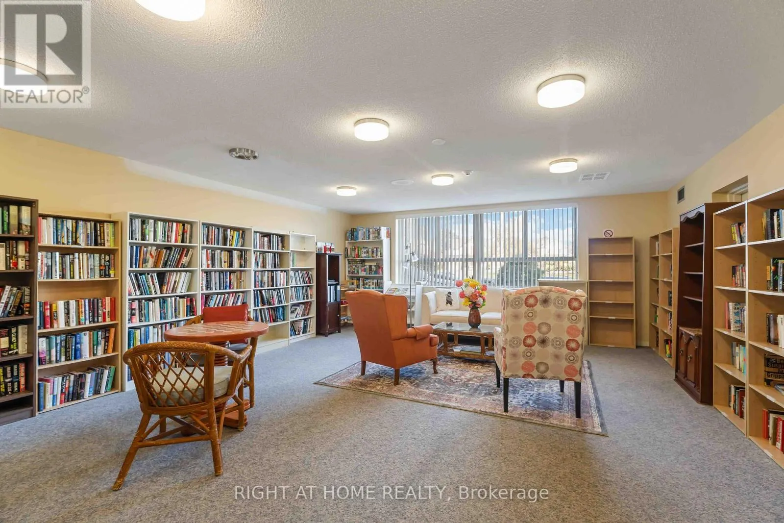 204 - 7 GALE CRESCENT