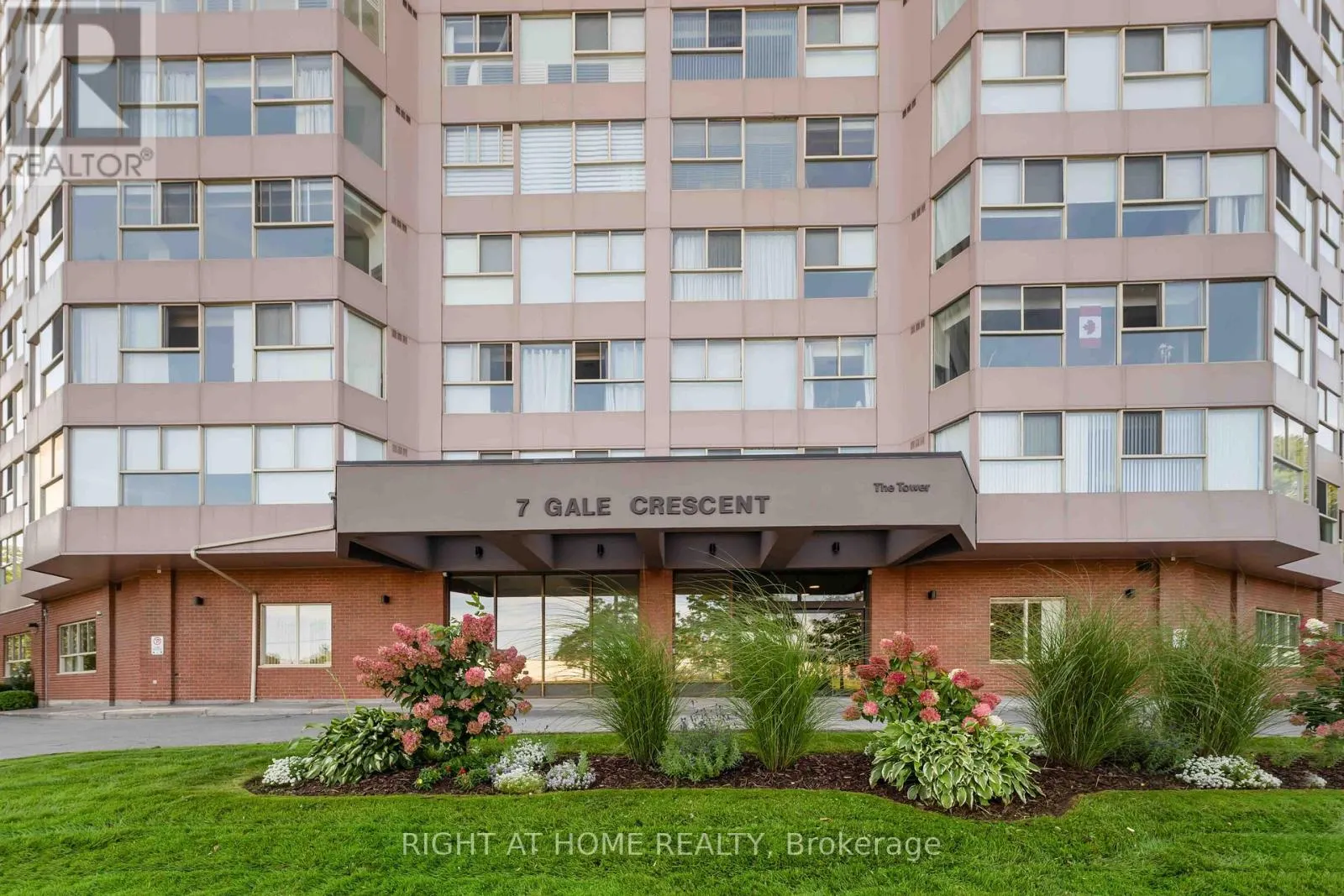 204 - 7 GALE CRESCENT