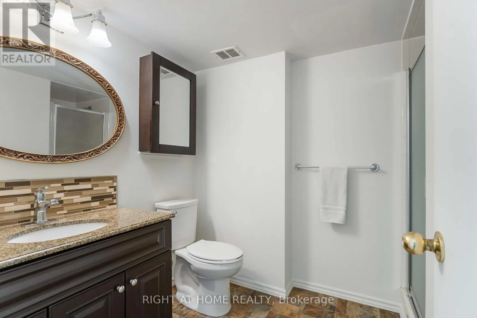 204 - 7 GALE CRESCENT