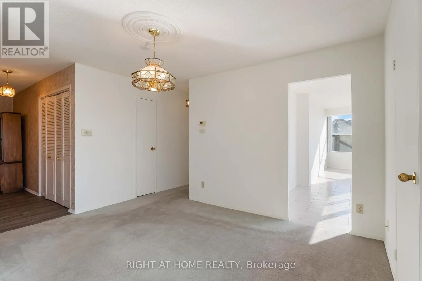 204 - 7 GALE CRESCENT