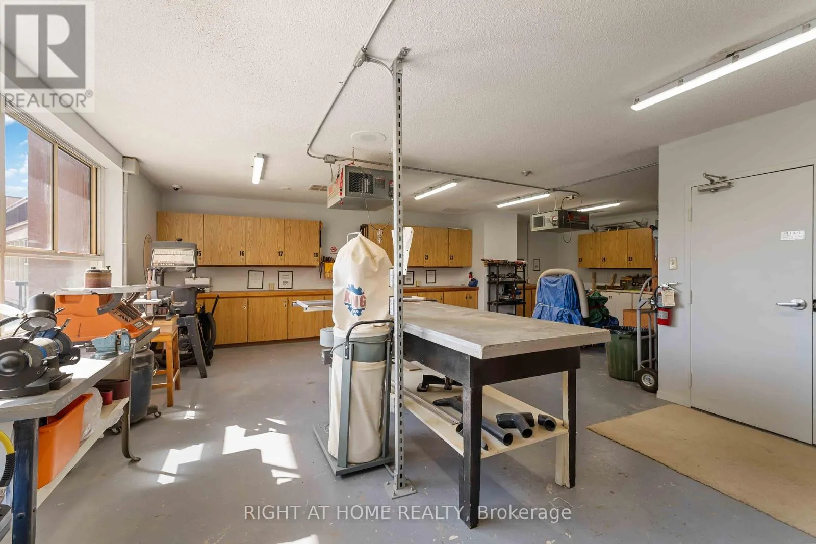 204 - 7 GALE CRESCENT