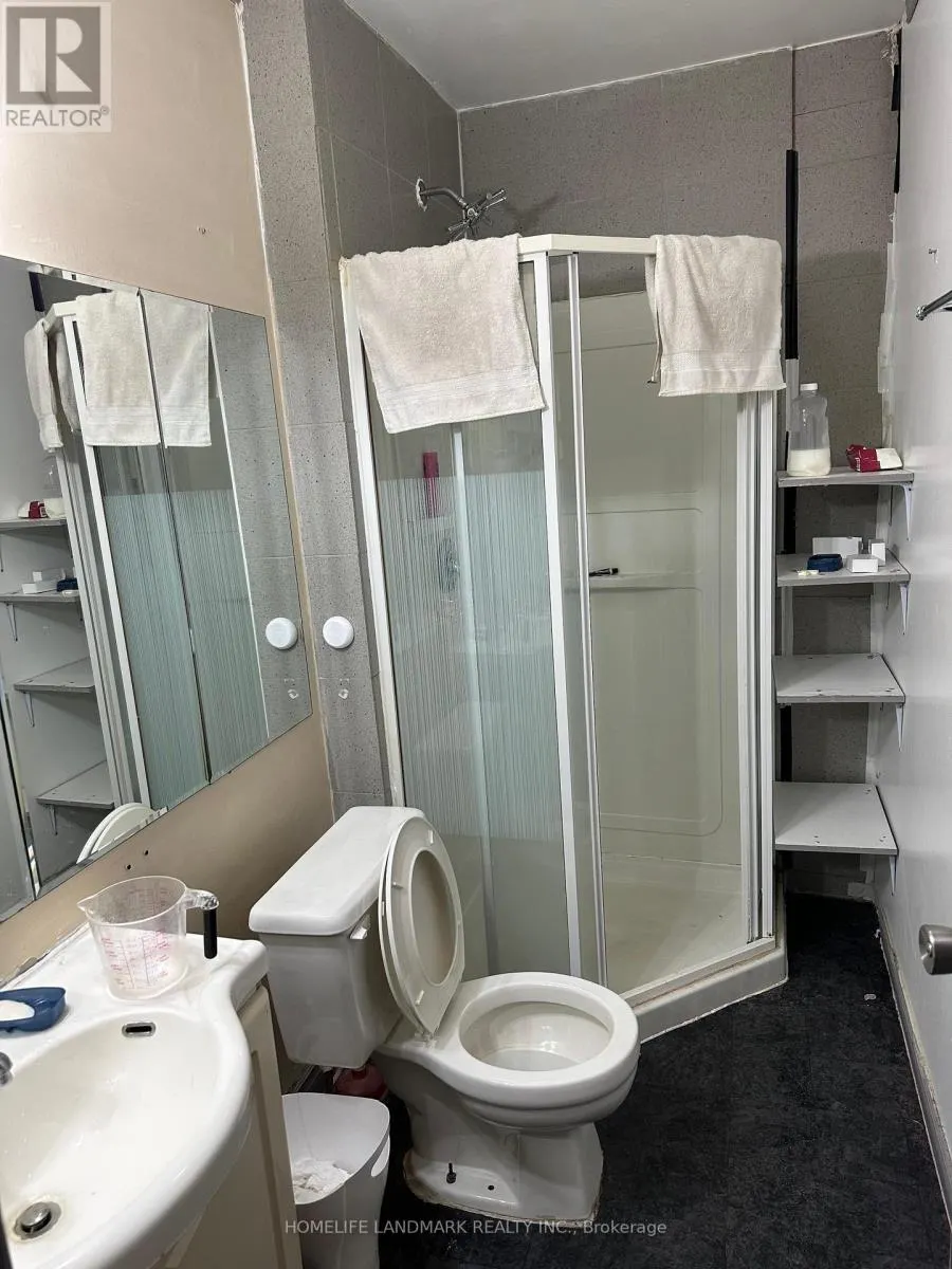 APARTMENT C - 92 KING STREET W