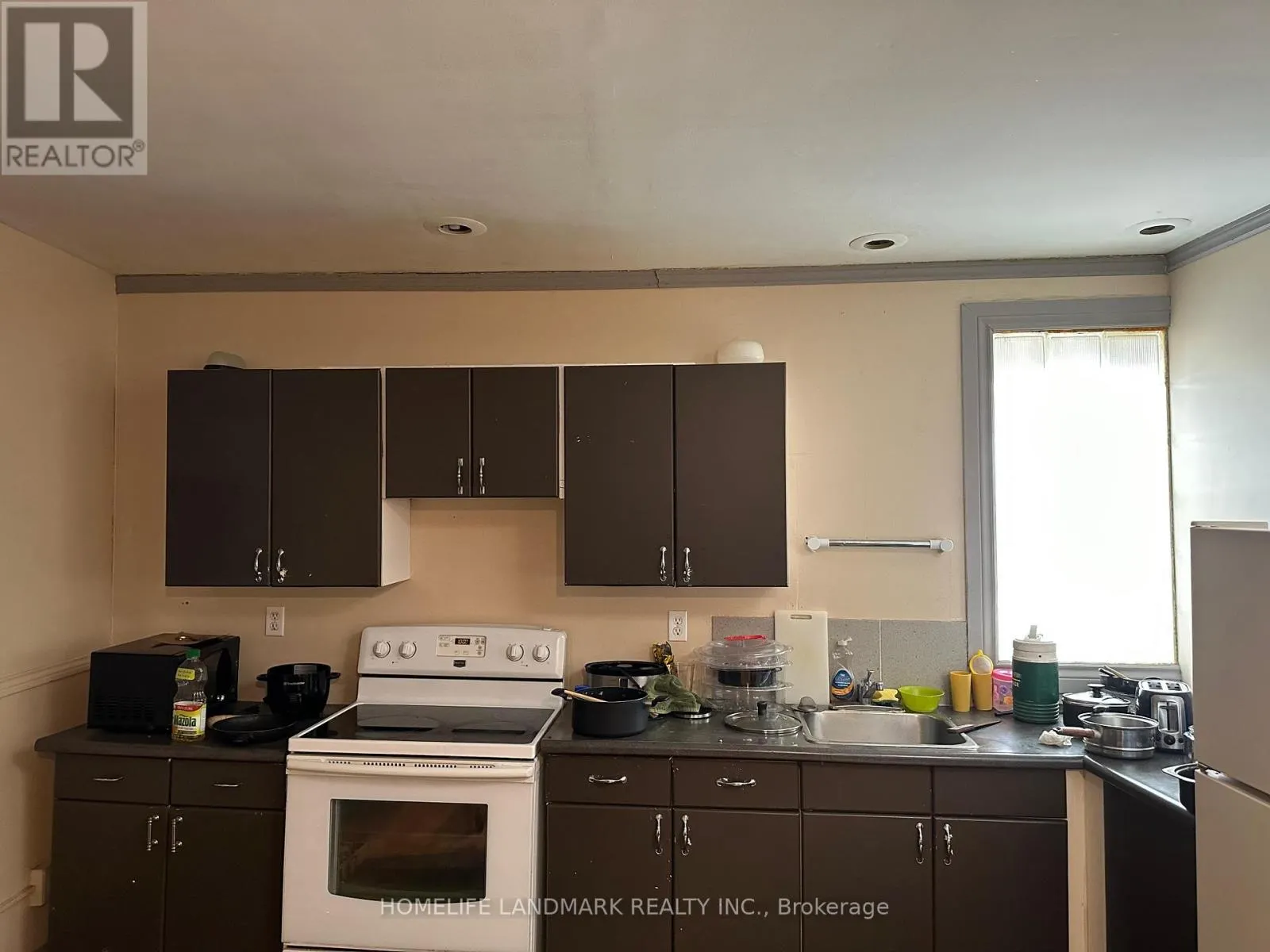 APARTMENT C - 92 KING STREET W