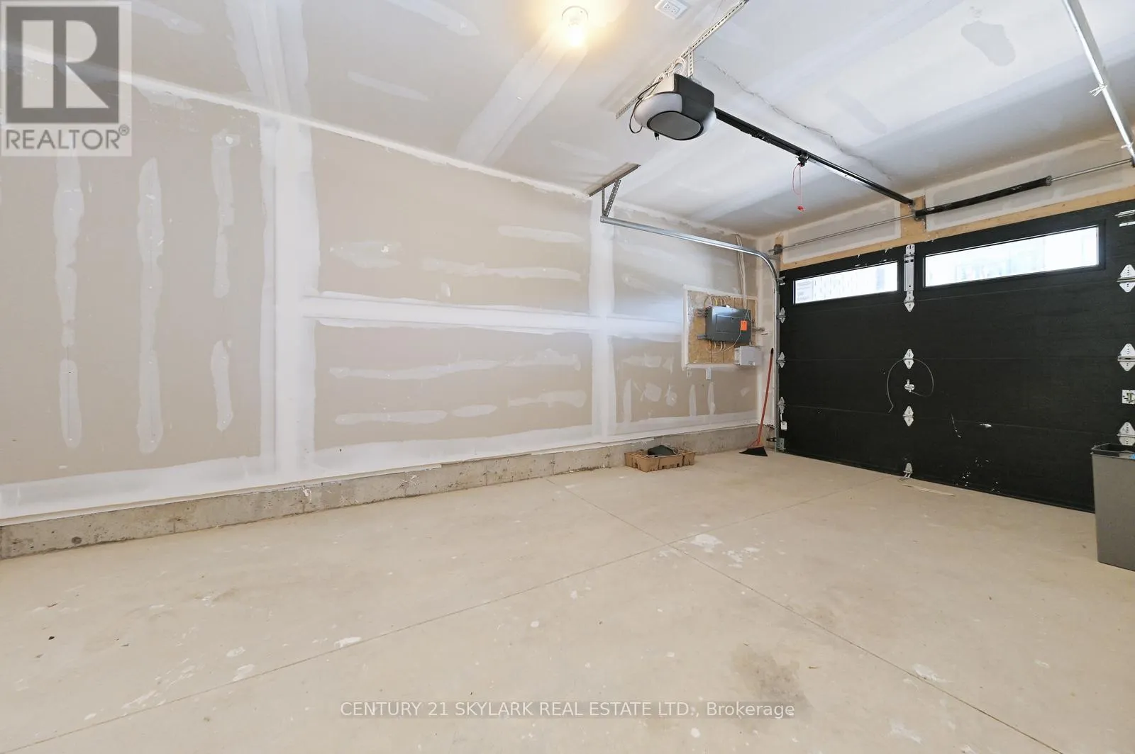 105 - 461 BLACKBURN DRIVE