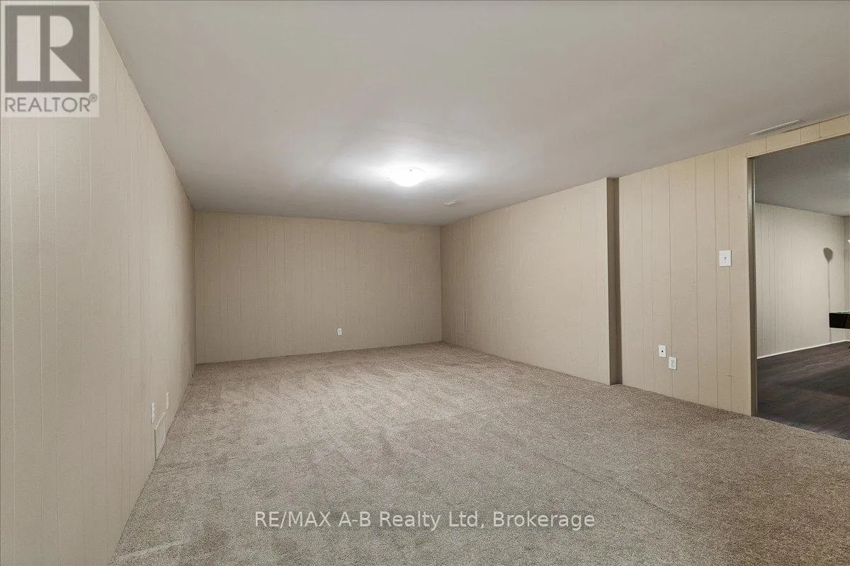 86 WINDEMERE CRESCENT