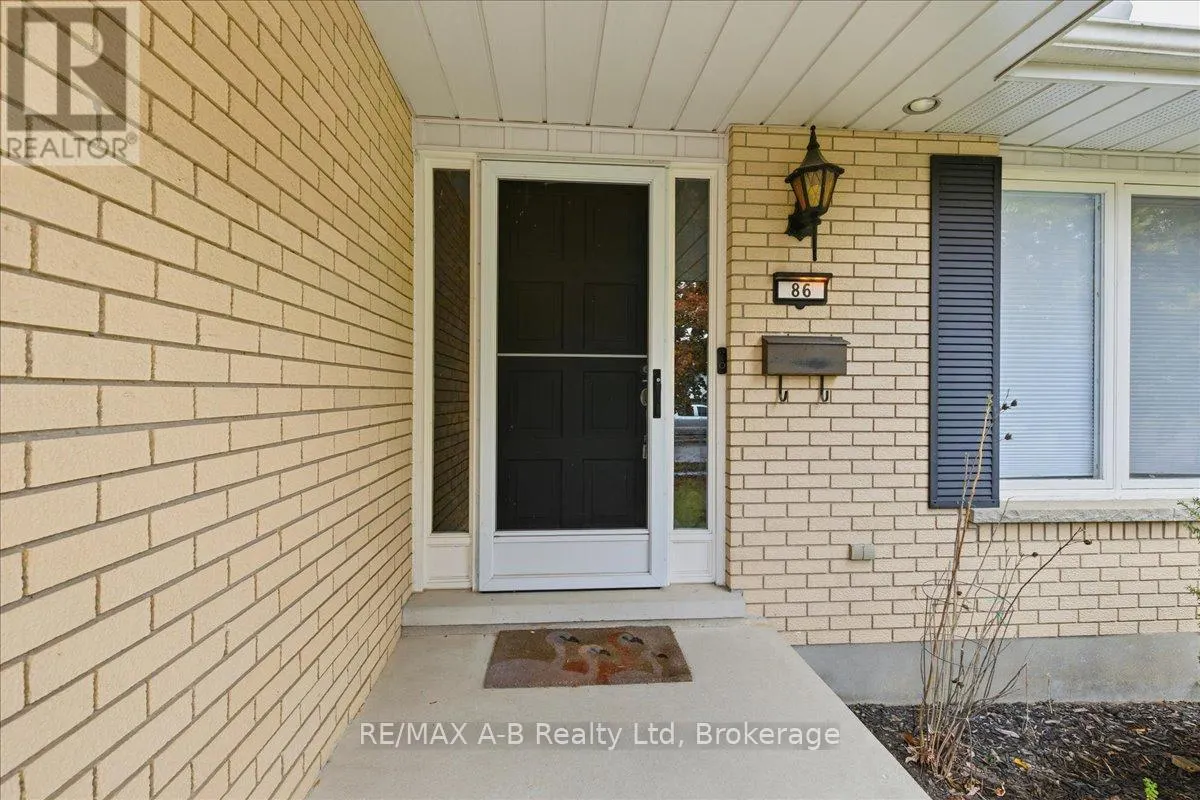 86 WINDEMERE CRESCENT