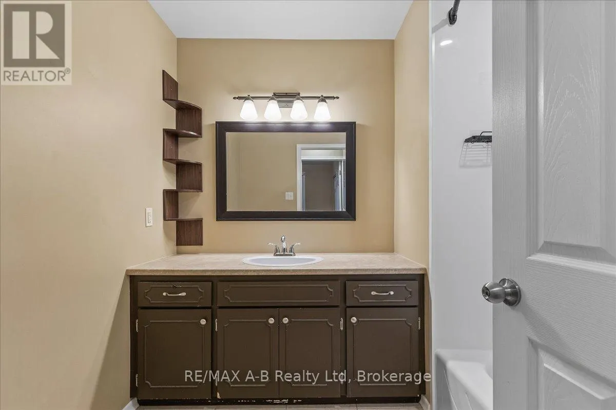 86 WINDEMERE CRESCENT