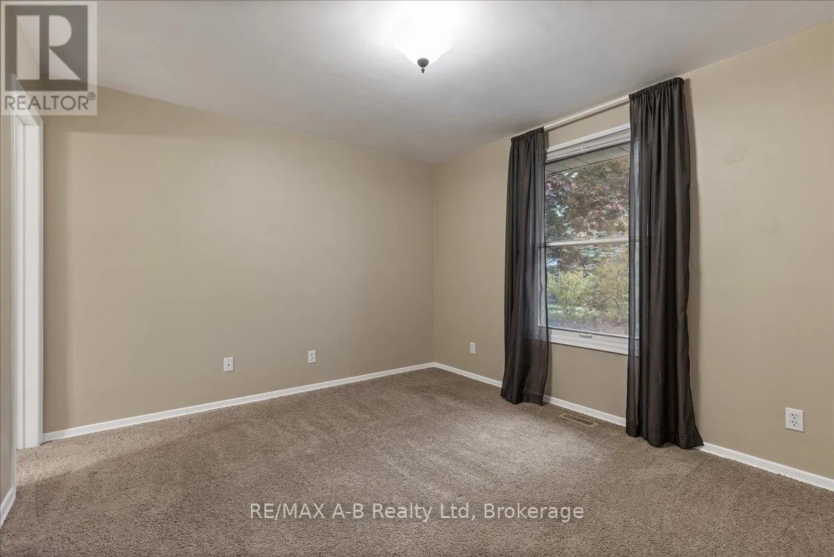 86 WINDEMERE CRESCENT