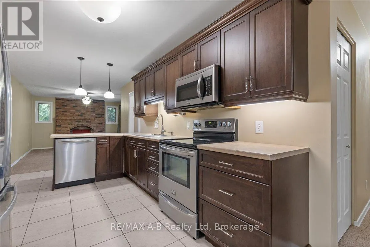 86 WINDEMERE CRESCENT