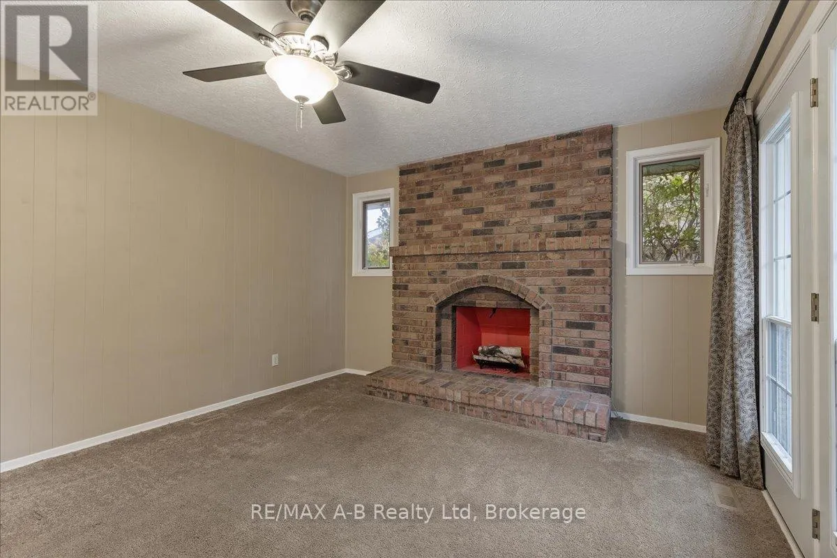 86 WINDEMERE CRESCENT