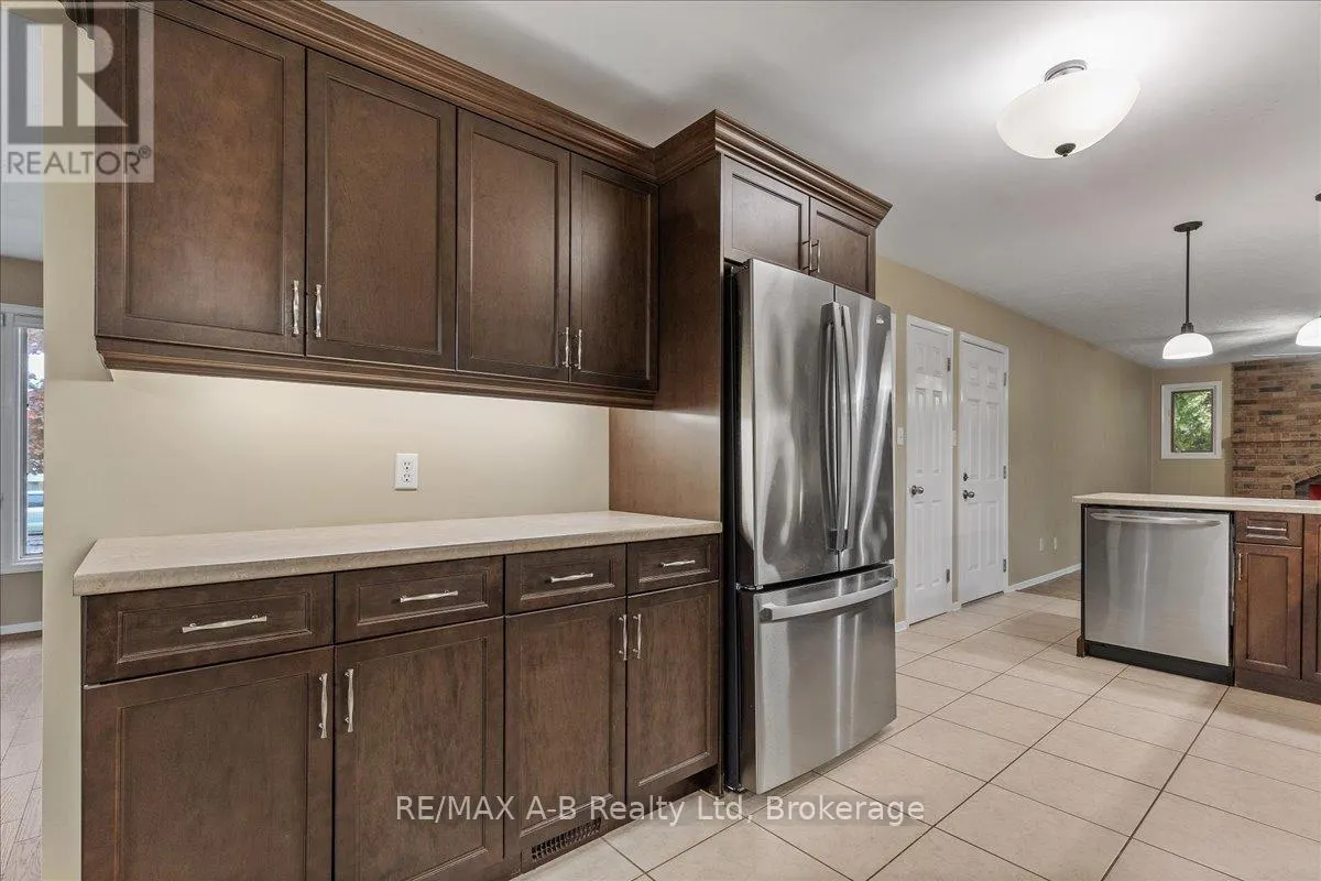 86 WINDEMERE CRESCENT