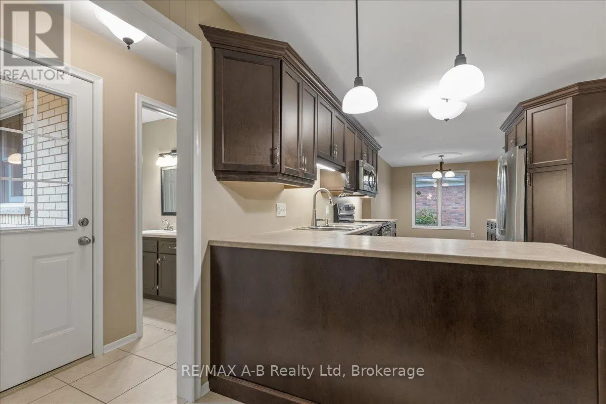 86 WINDEMERE CRESCENT