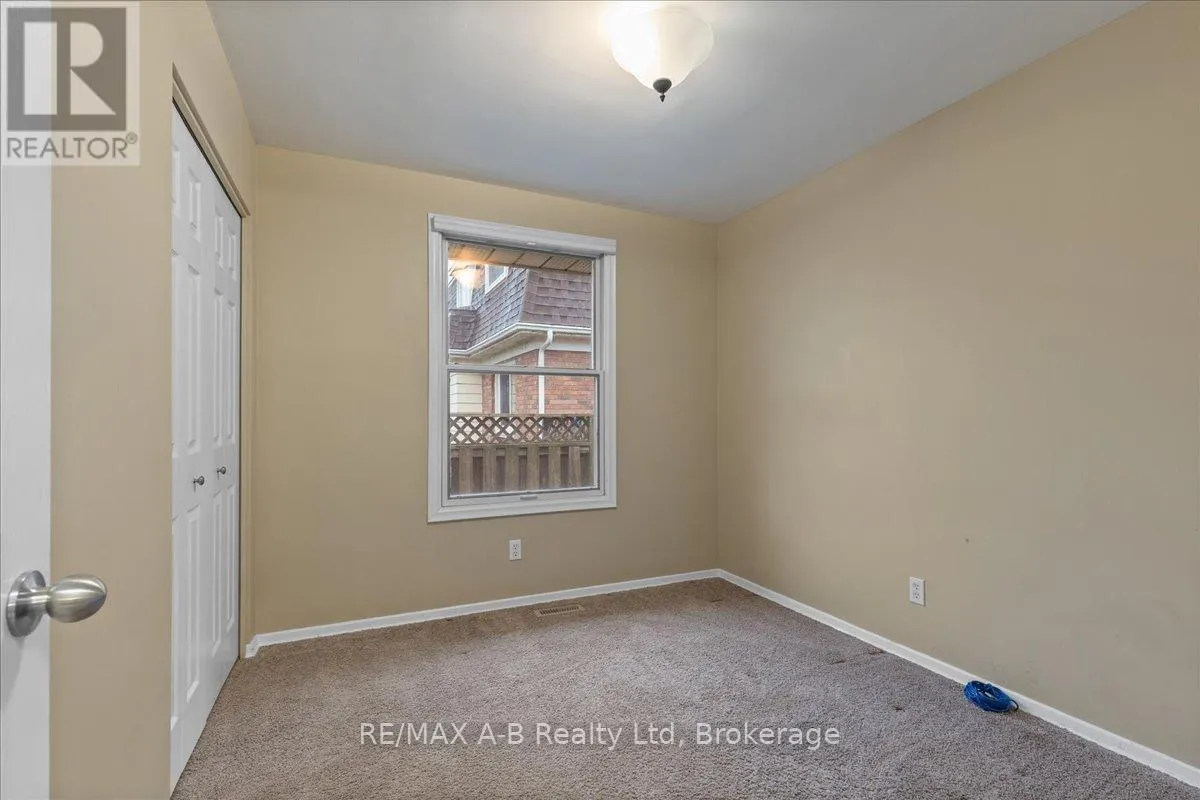 86 WINDEMERE CRESCENT