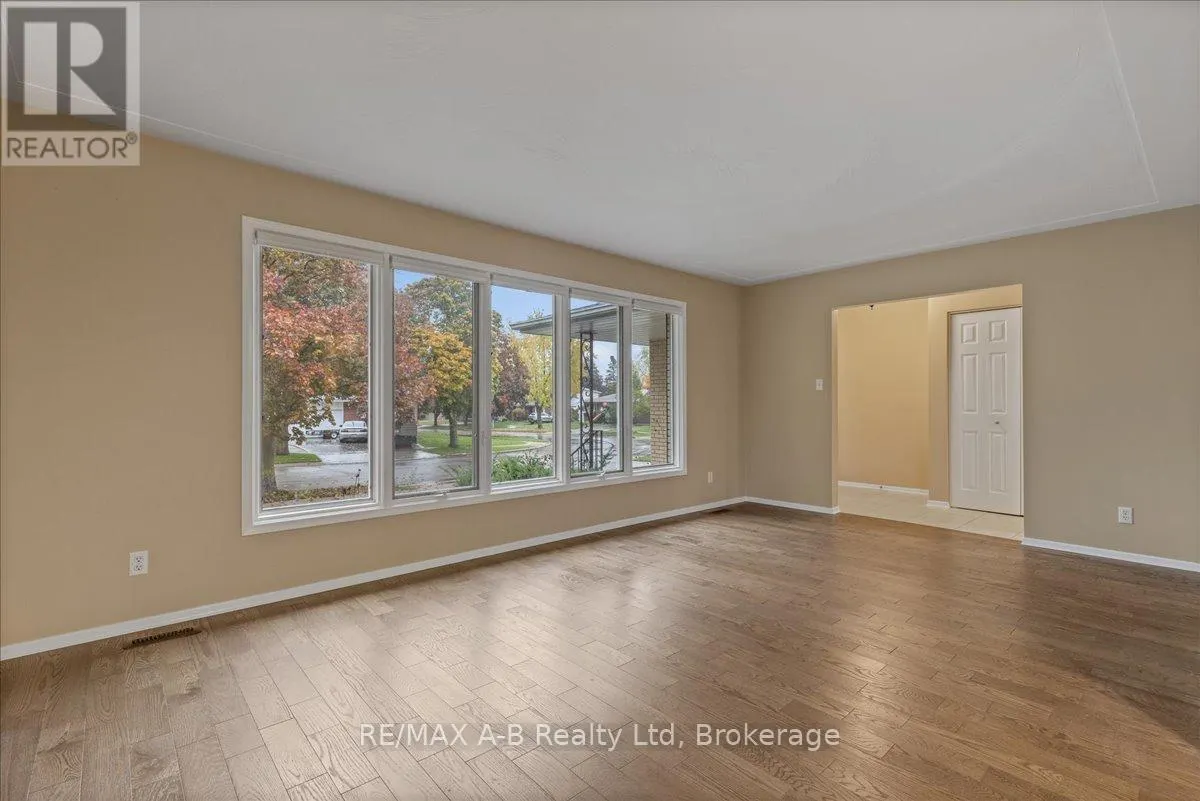 86 WINDEMERE CRESCENT