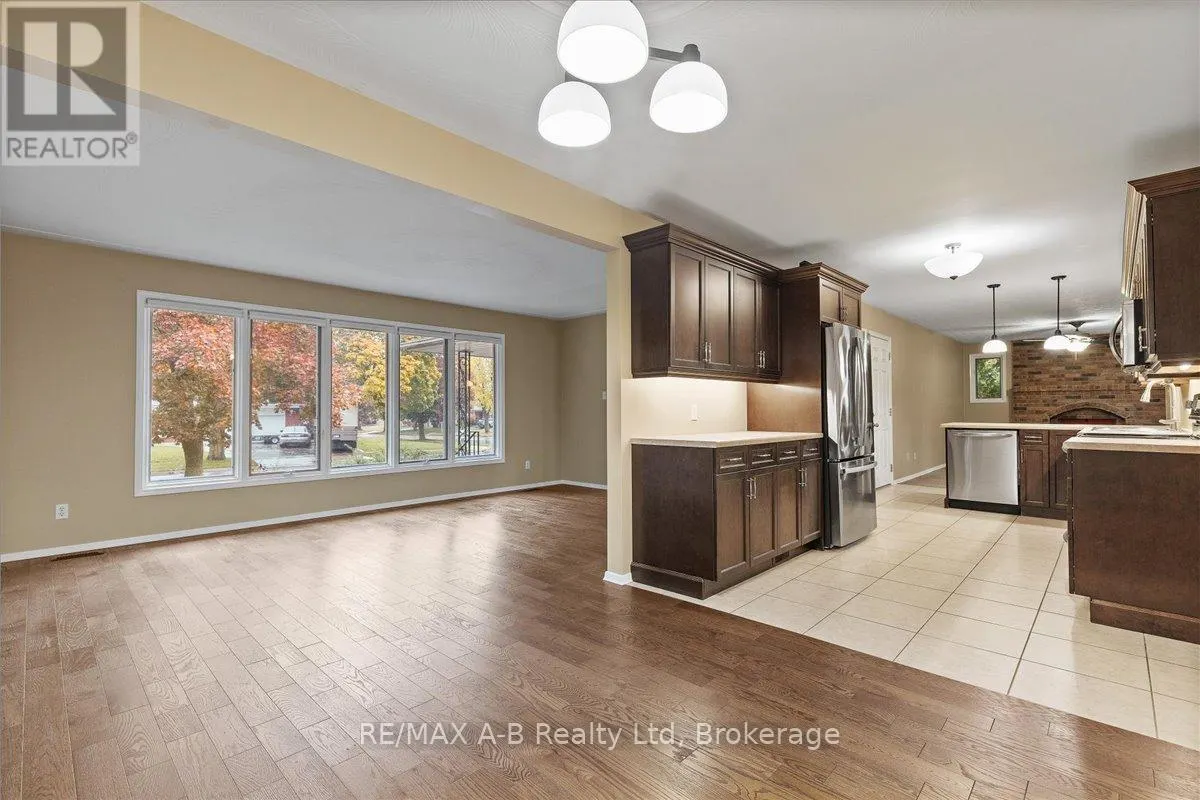 86 WINDEMERE CRESCENT