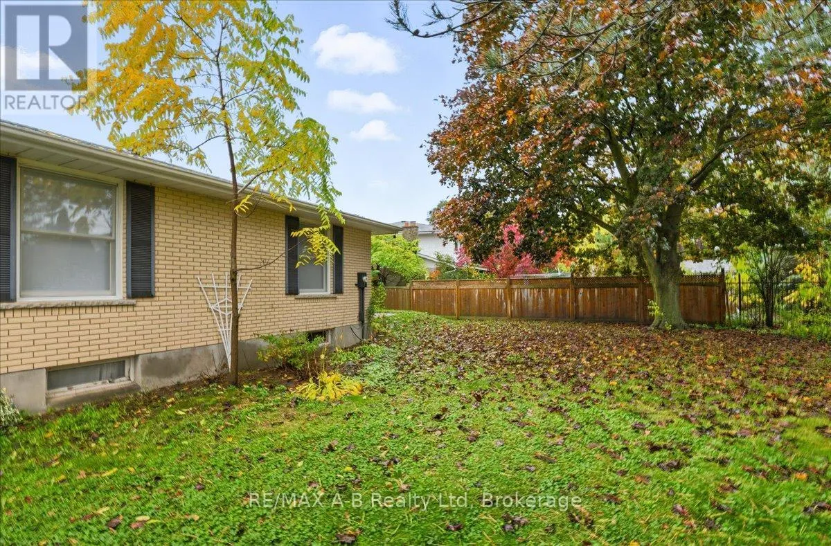 86 WINDEMERE CRESCENT