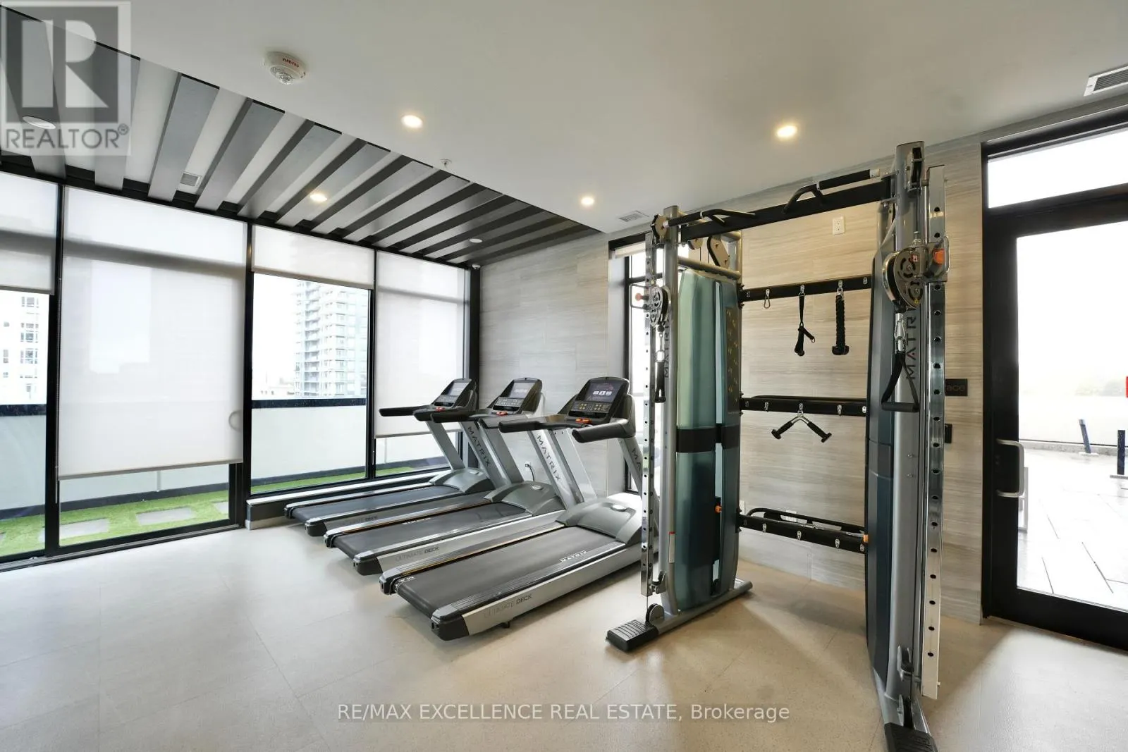 1002 - 181 KING STREET