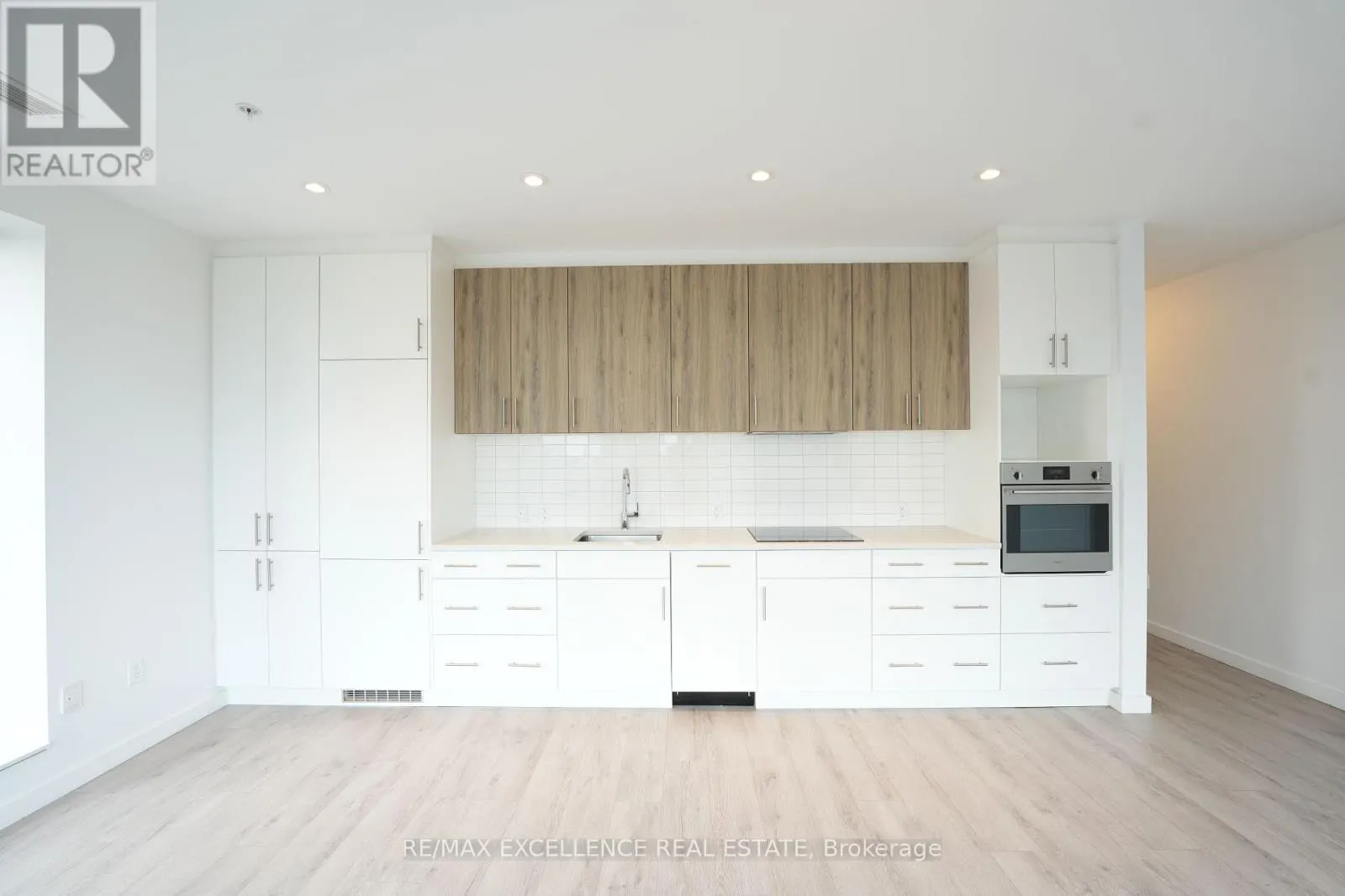 1002 - 181 KING STREET