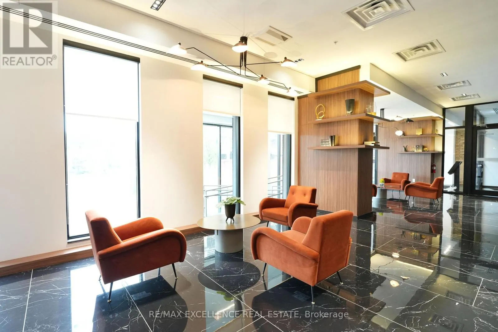 1002 - 181 KING STREET