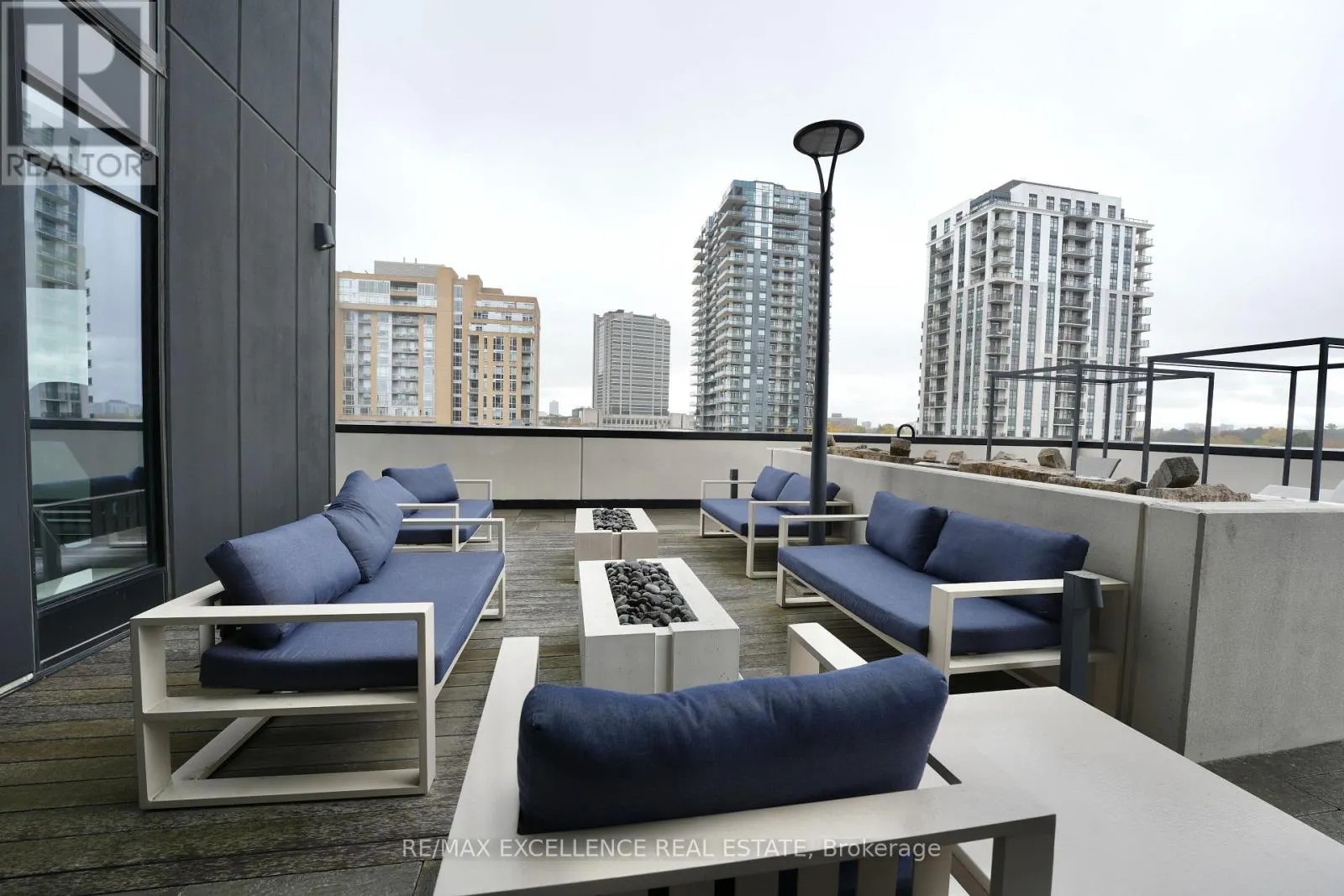 1002 - 181 KING STREET