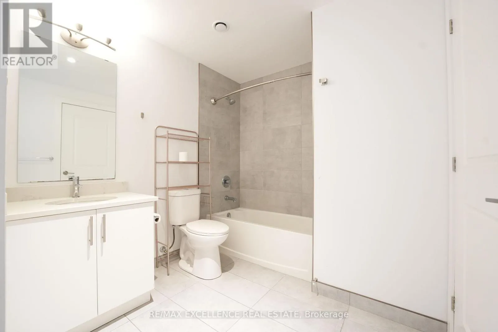 1002 - 181 KING STREET